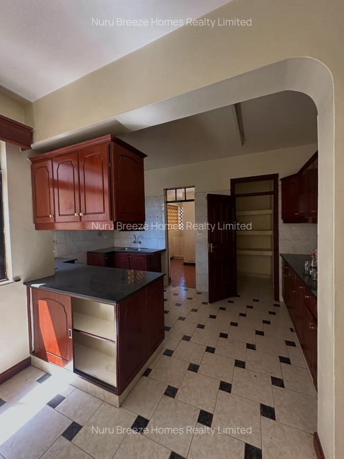 3 Bed Apartment with En Suite in Brookside - 10