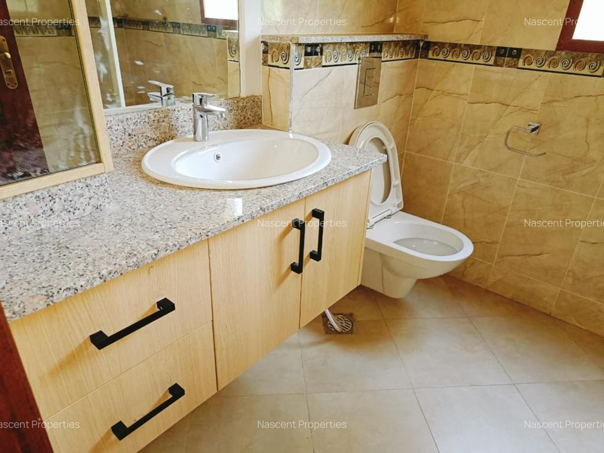 5 Bed Villa with En Suite in Spring Valley - 11