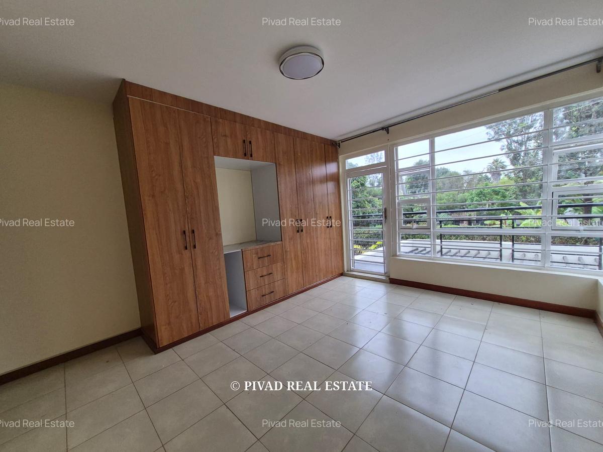 5 Bed Townhouse with Garden in Thome - 9