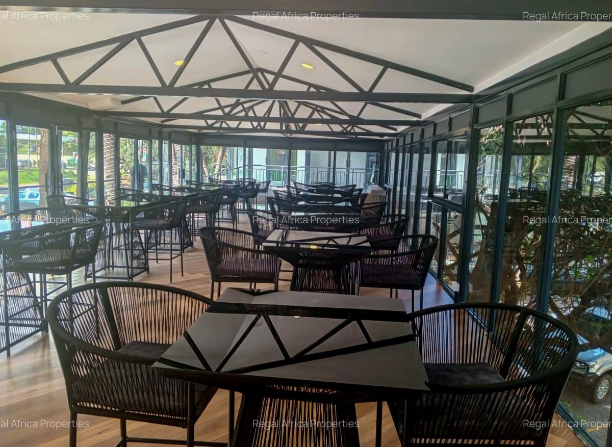 2,900 ft² Commercial Property with Service Charge Included in Lavington - 1