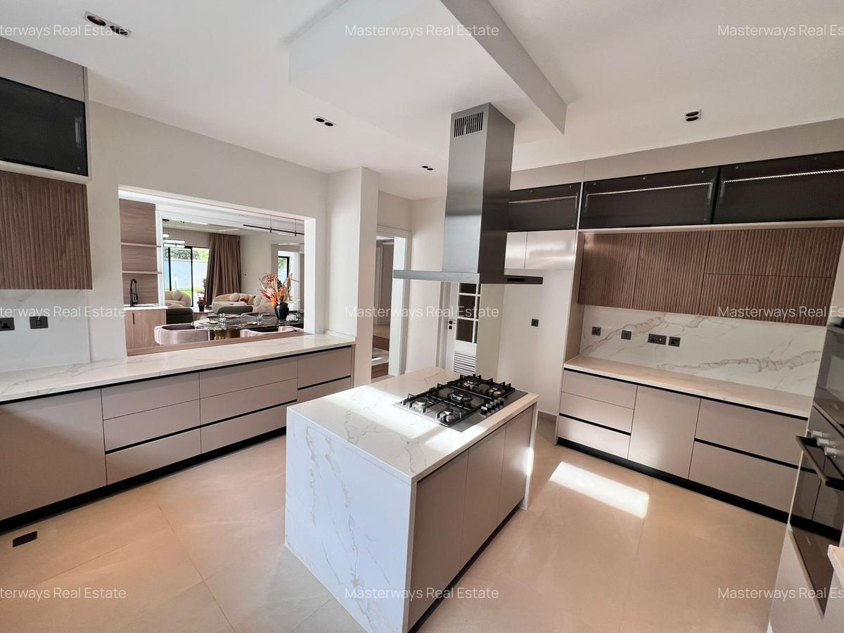 5 Bed Villa with En Suite in Runda - 3