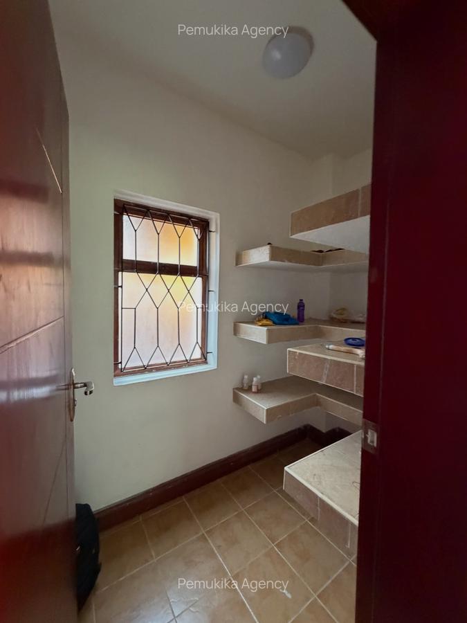 5 Bed Townhouse with En Suite in Runda - 11