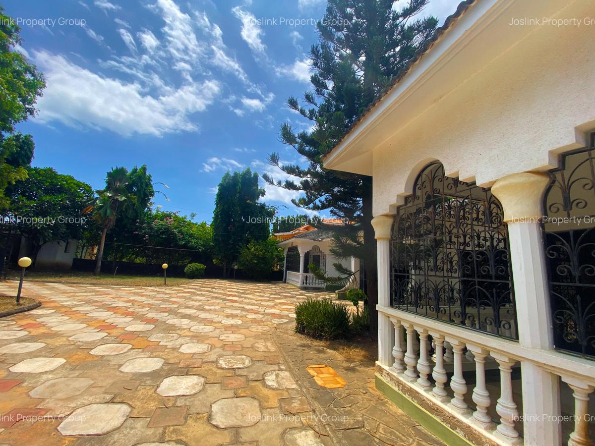 4 Bed Villa with En Suite in Nyali Area - 14