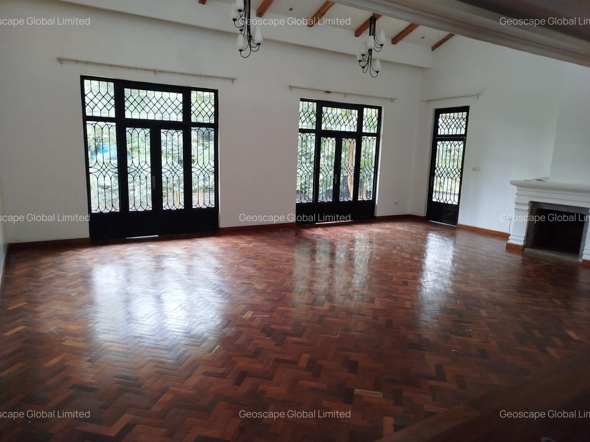 5 Bed House with En Suite in Runda - 16
