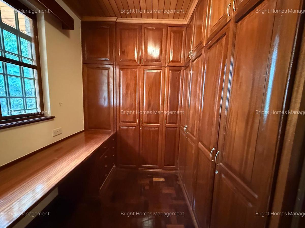 5 Bed Villa with En Suite in Nyari - 9