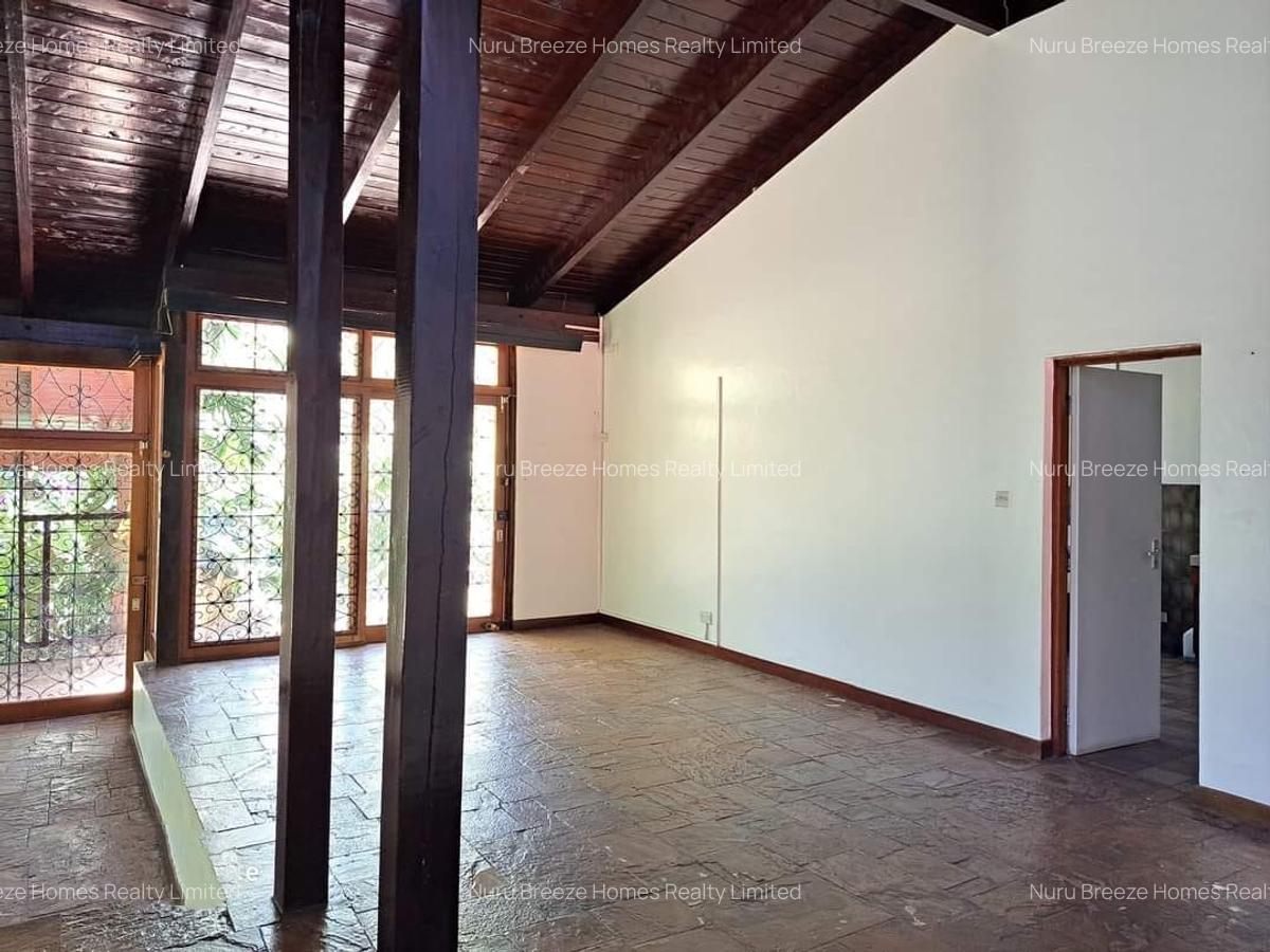 4 Bed House with En Suite in Lake View - 7