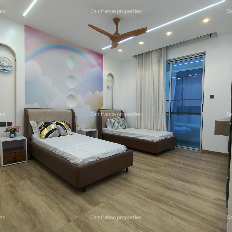 Serviced 2 Bed Apartment with En Suite at Tudor - 5