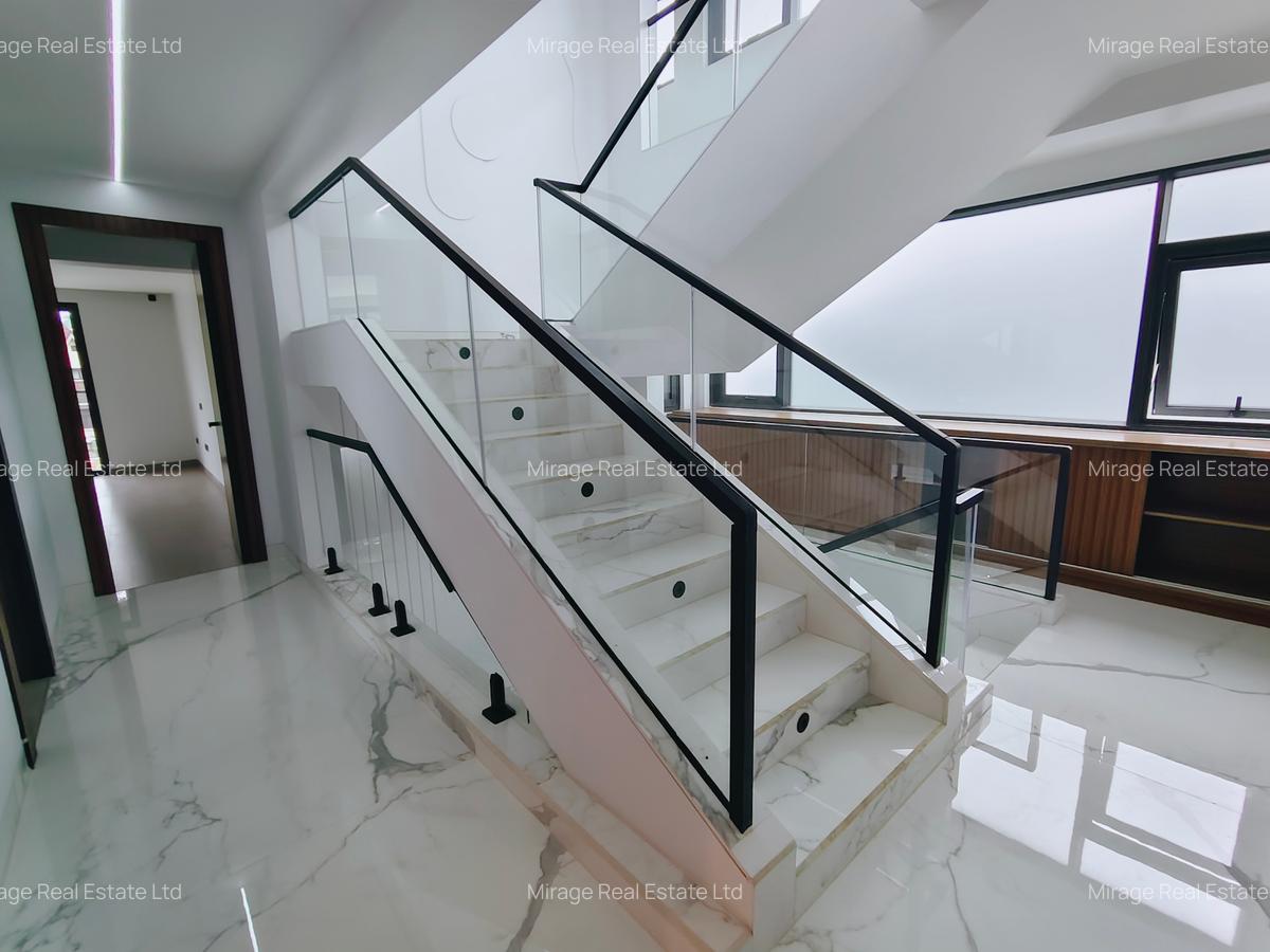 6 Bed Villa with En Suite in Lavington - 6