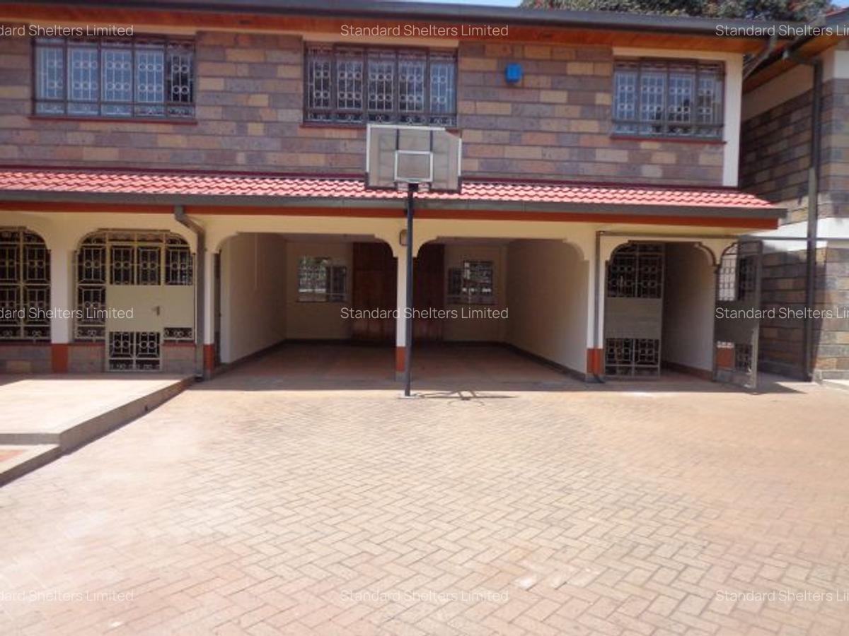 6 Bed House with En Suite in Nyari - 4