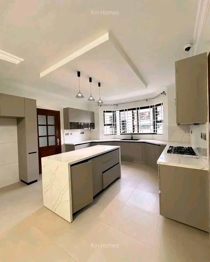 5 Bed Townhouse with En Suite in Karen - 10