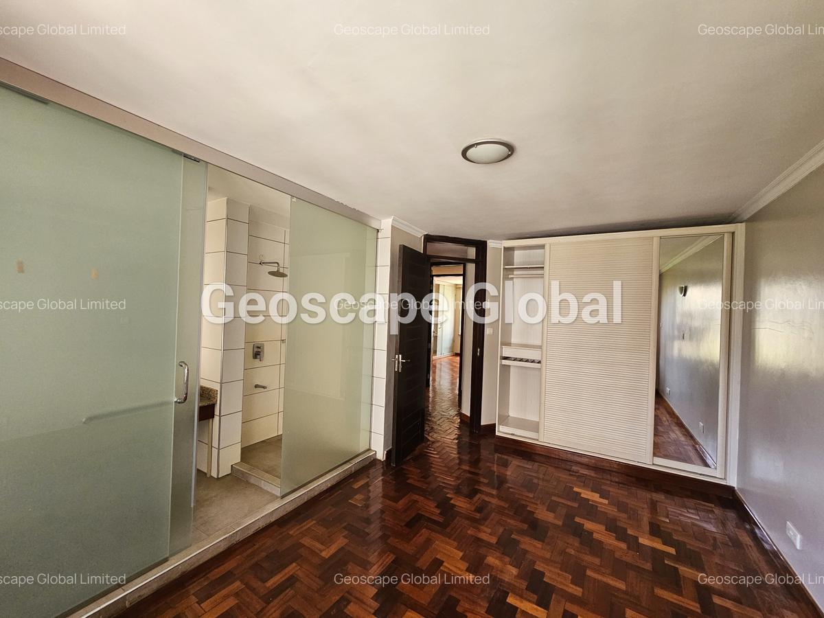 3 Bed Apartment with En Suite in Riverside - 12