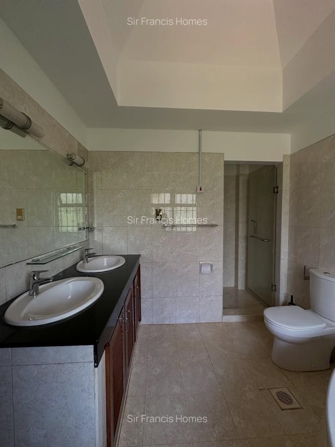 6 Bed House with En Suite in Runda - 10