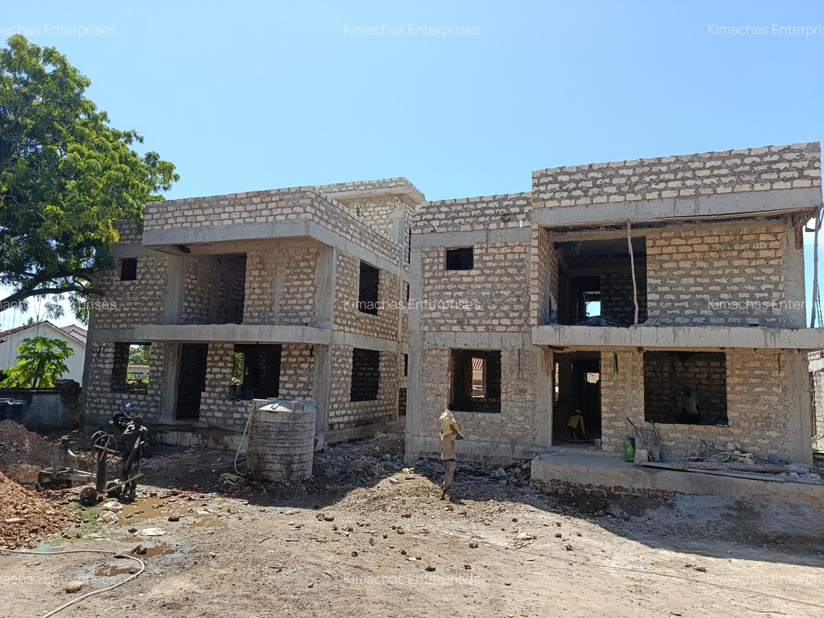 4 Bed Townhouse with En Suite at Green Wood Drive - 13