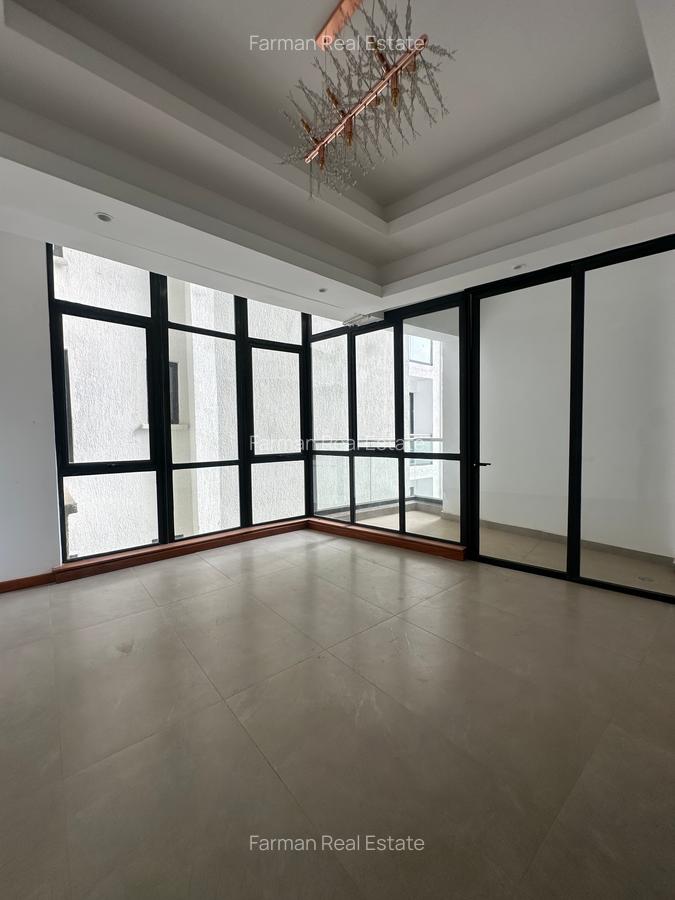 4 Bed Apartment with En Suite in Riverside - 11