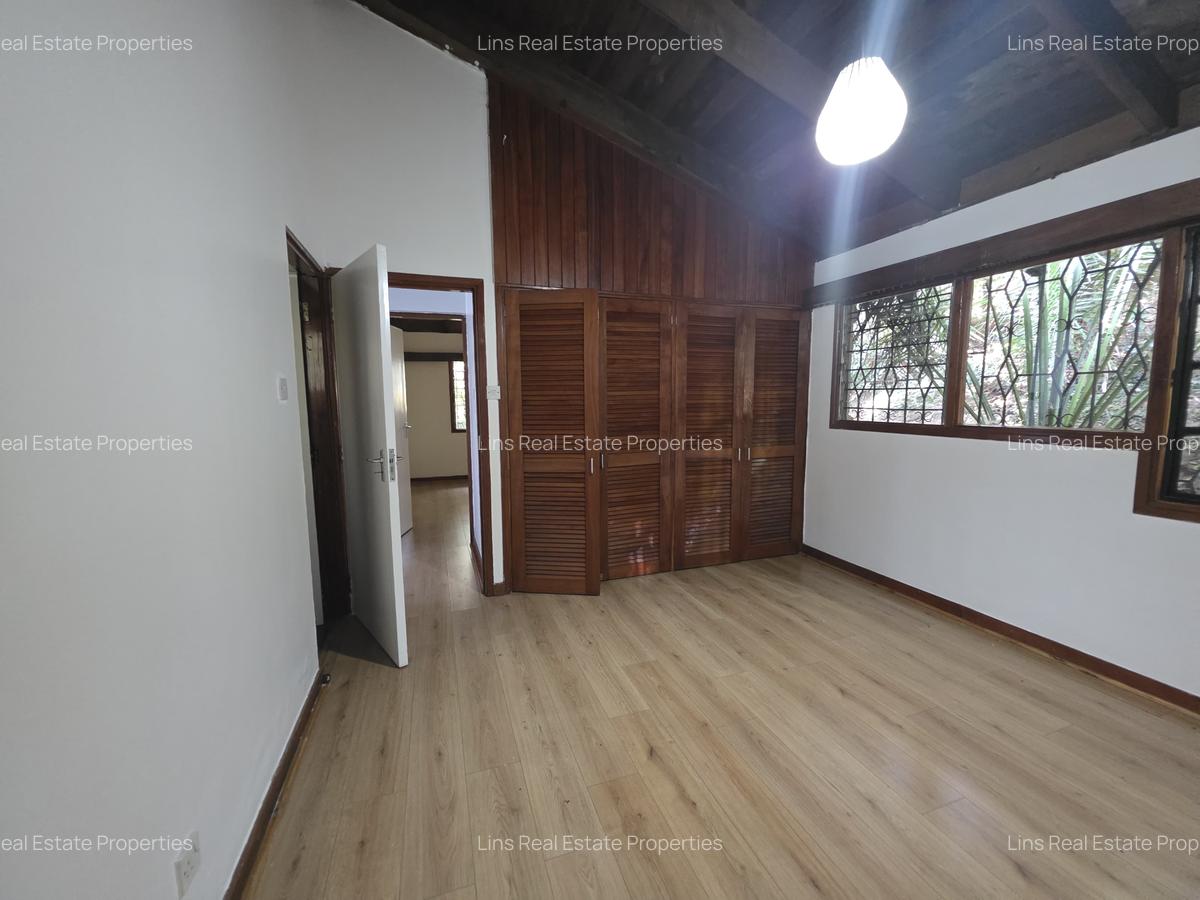 4 Bed House with En Suite in Lake View - 13