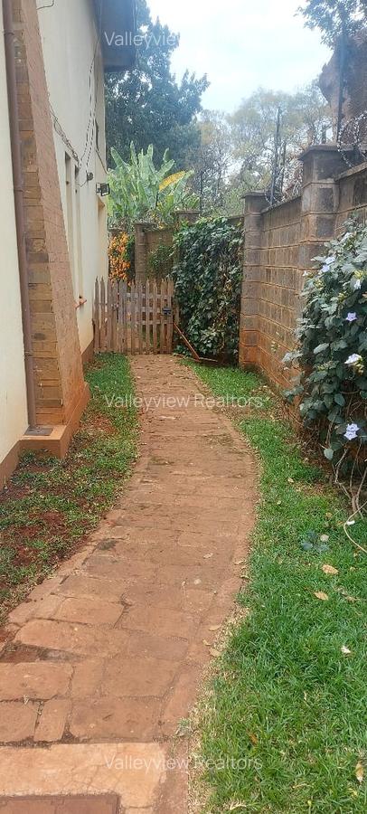 4 Bed Townhouse with En Suite at Lavington - 12