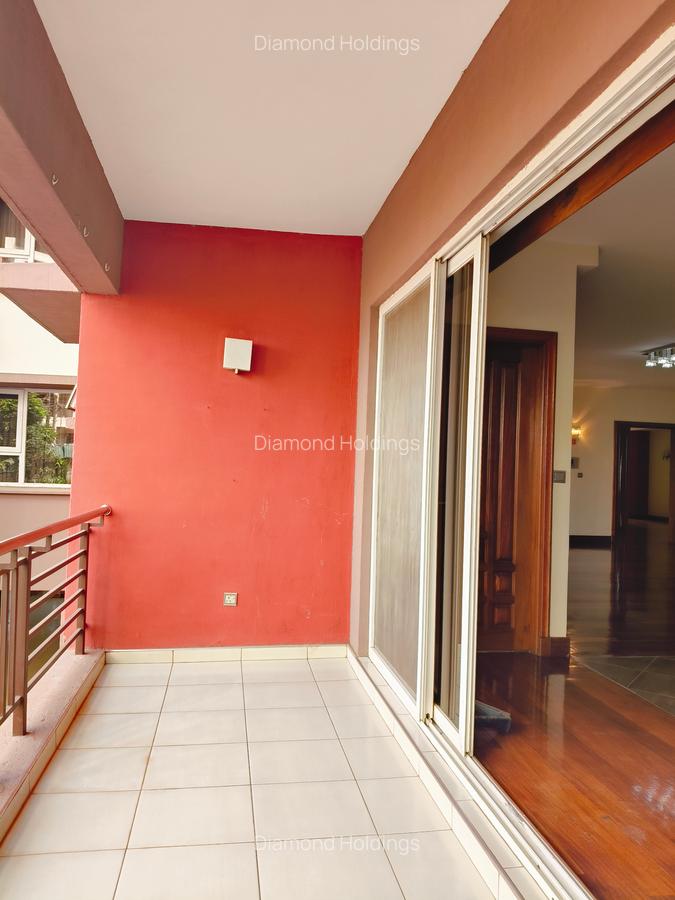 3 Bed Apartment with En Suite at Parklands - 12