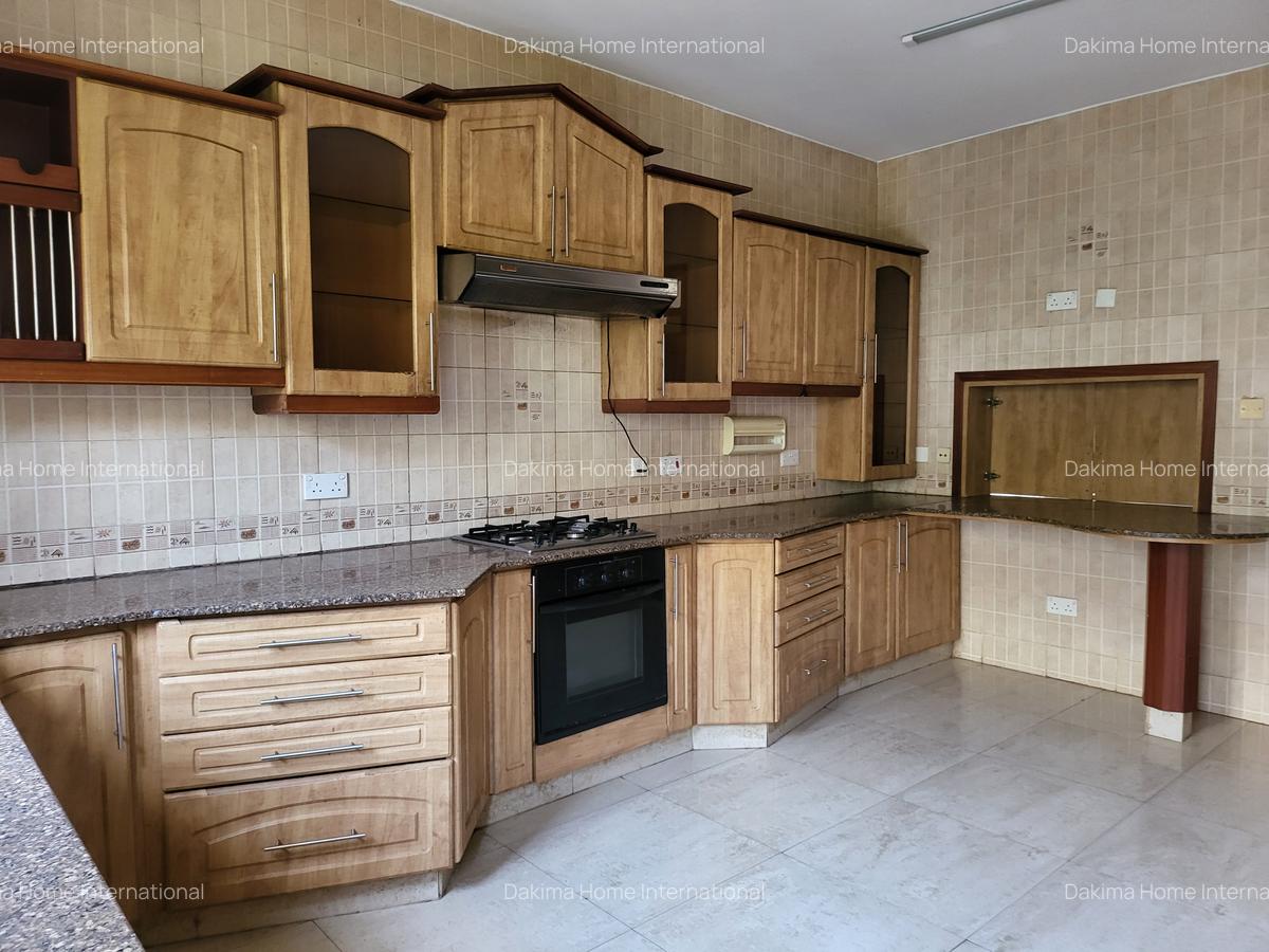 4 Bed Townhouse with En Suite in Brookside - 4