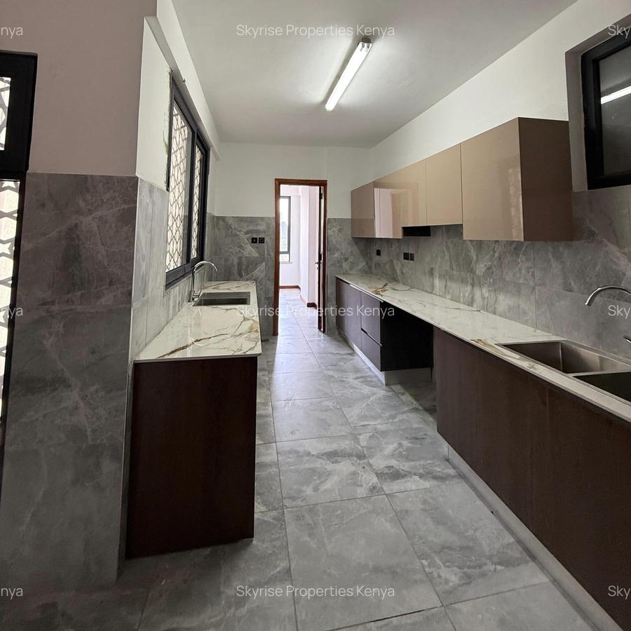 4 Bed Apartment with En Suite at Riverside - 9