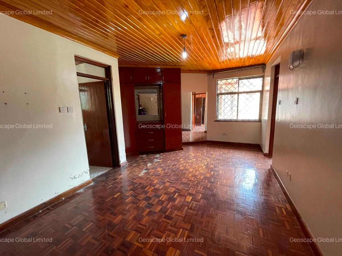 4 Bed Apartment with En Suite in Riverside - 9