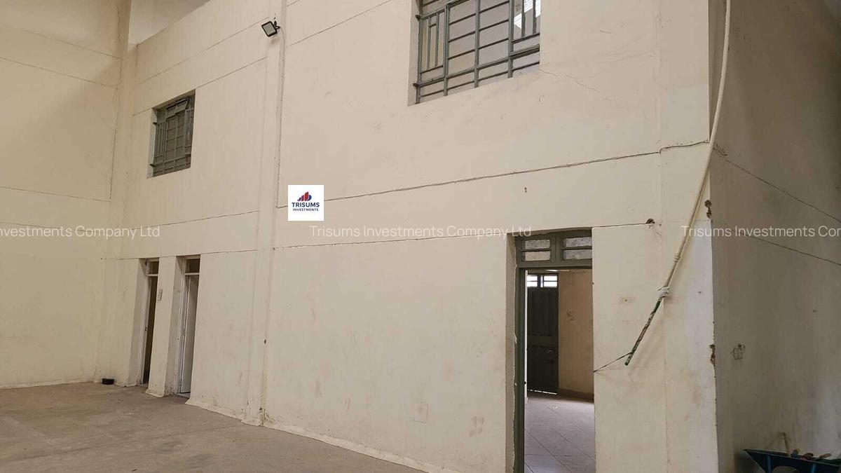 300,000 ft² Warehouse with Fibre Internet in Industrial Area - 3