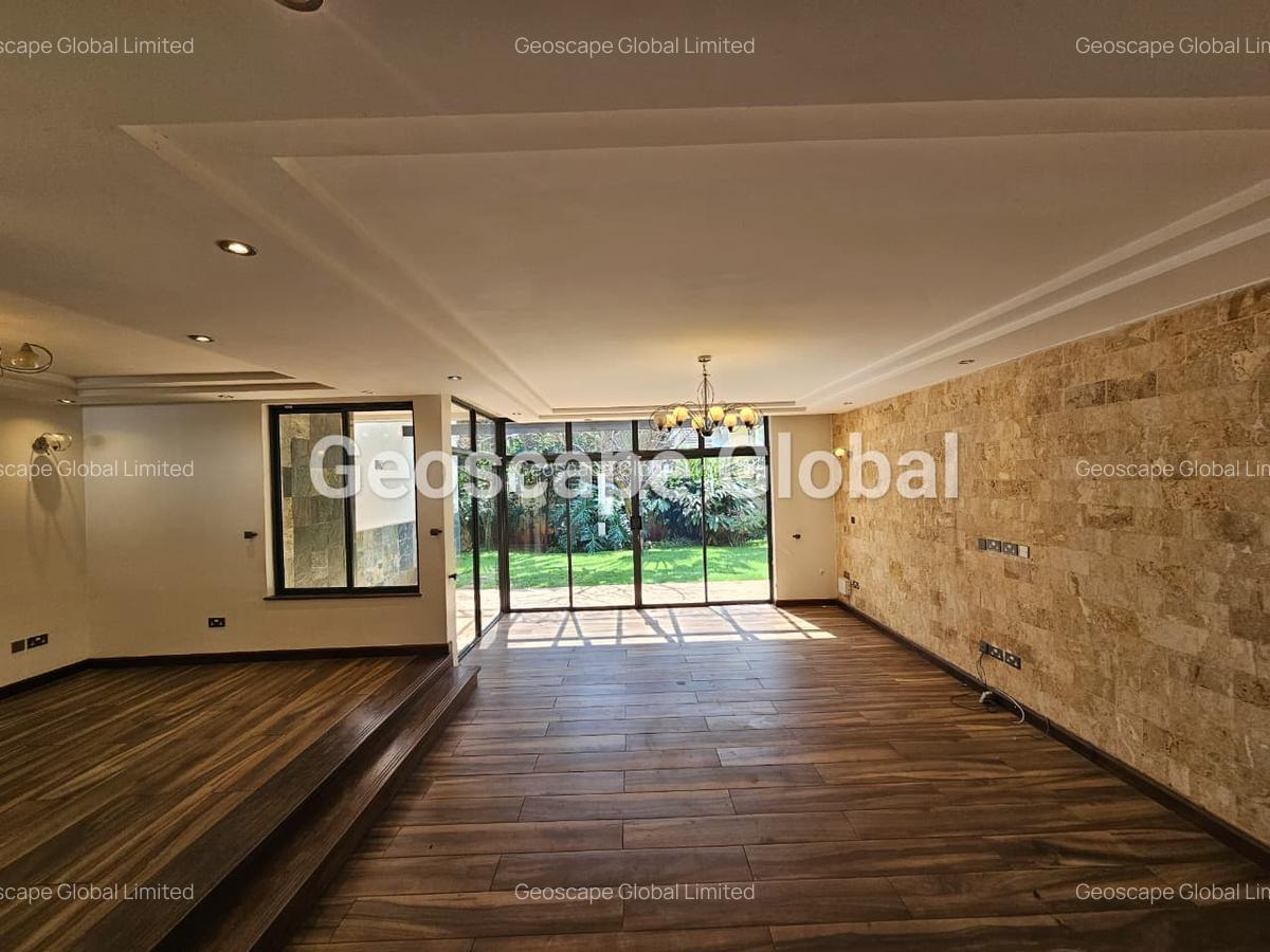5 Bed House with En Suite in Lavington - 4