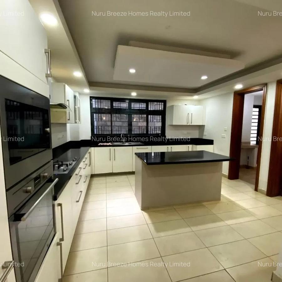 5 Bed Townhouse with En Suite in Spring Valley - 4