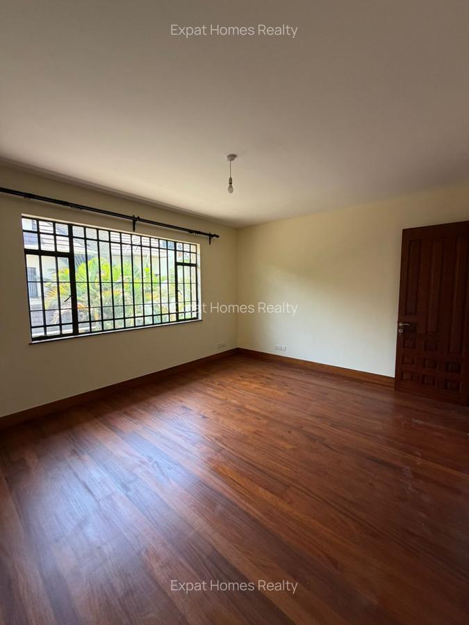 5 Bed Townhouse with En Suite in Lavington - 10