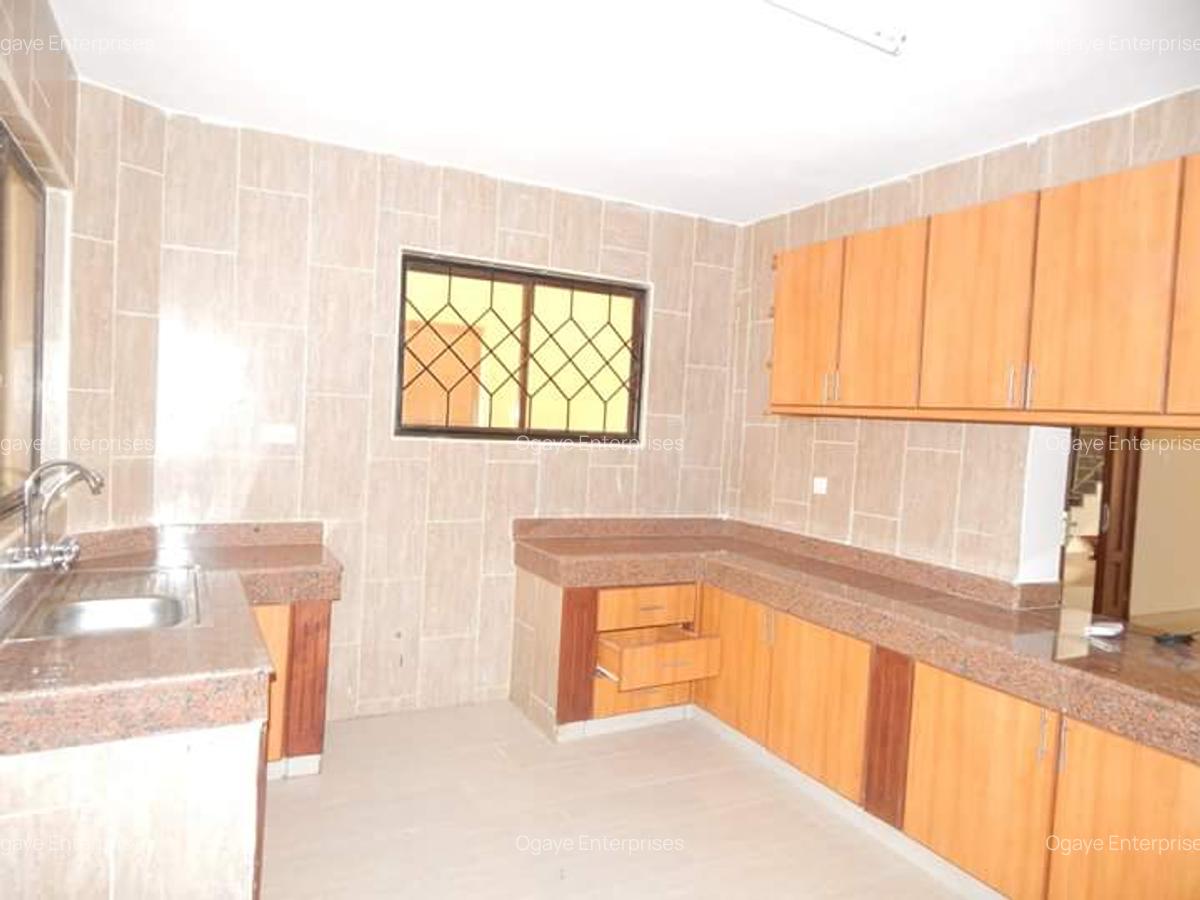 3 Bed Apartment with En Suite at Bungalows Road - 4