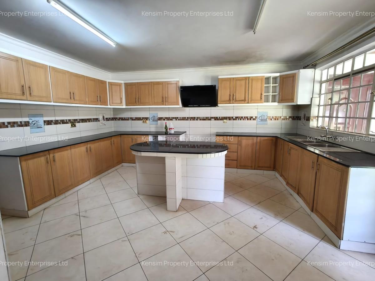 5 Bed Townhouse with En Suite in Runda - 2