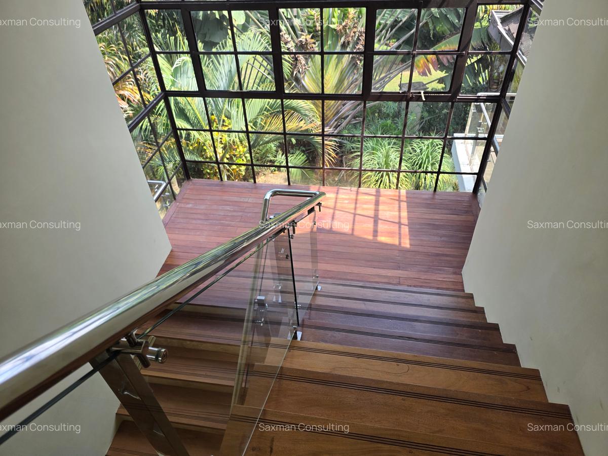 5 Bed House with En Suite in Runda - 17