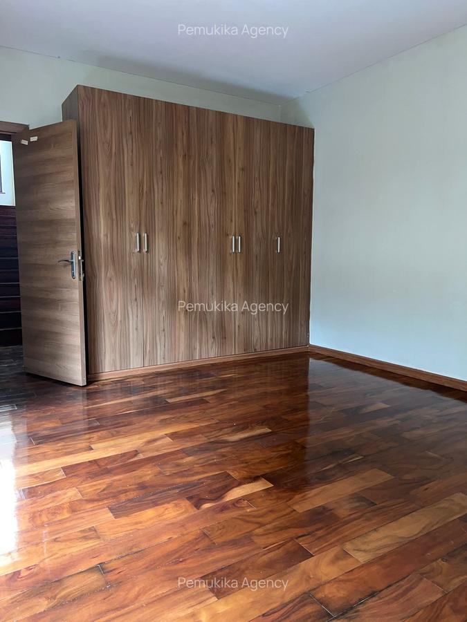 5 Bed Townhouse with En Suite in Lavington - 10
