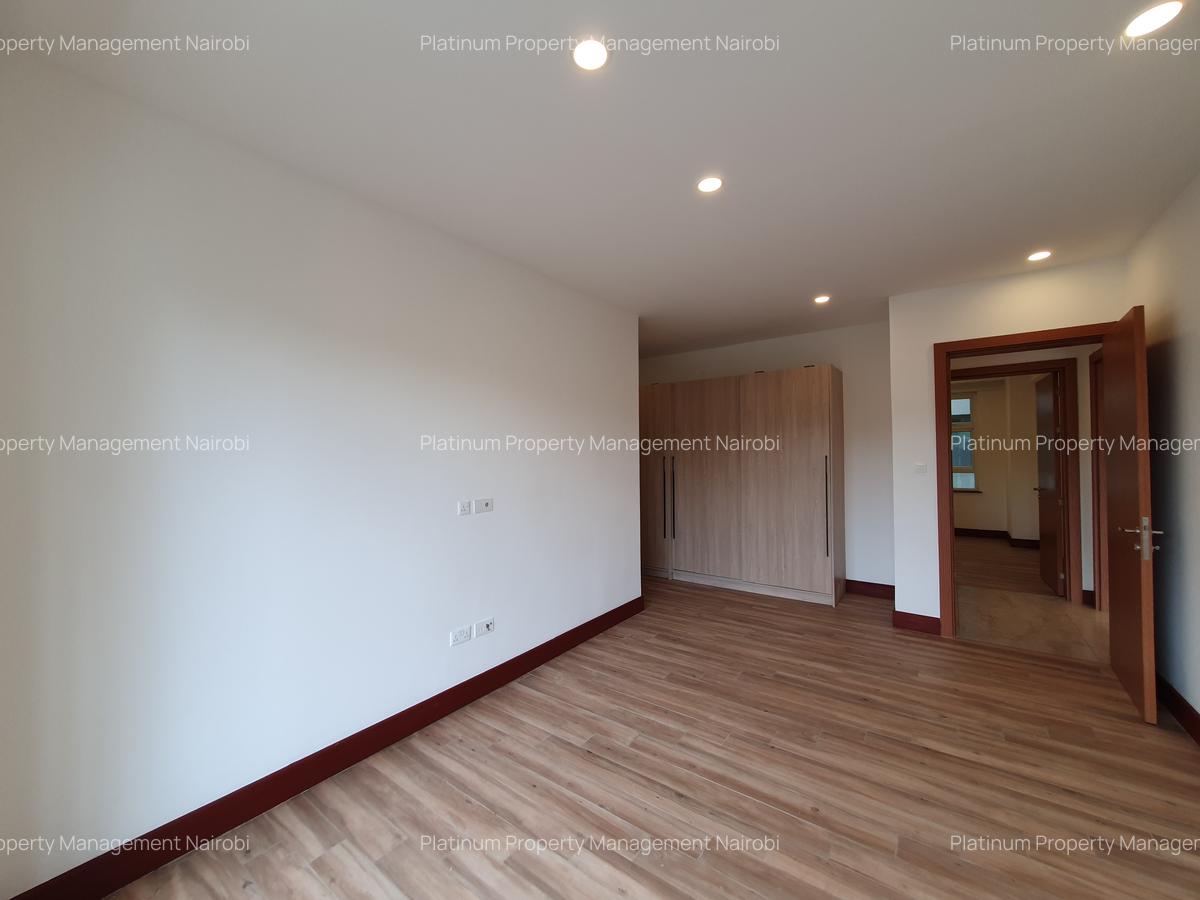 3 Bed Apartment with En Suite at The Colosseum - 14