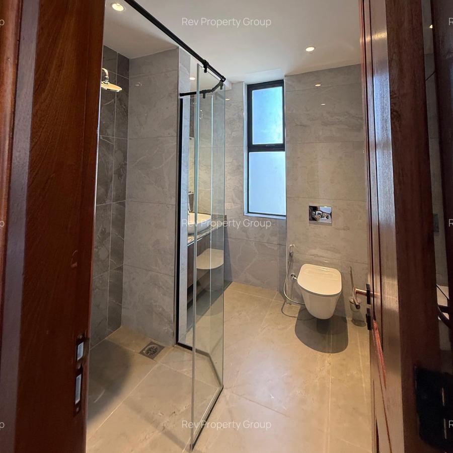 4 Bed Apartment with En Suite in Riverside - 11