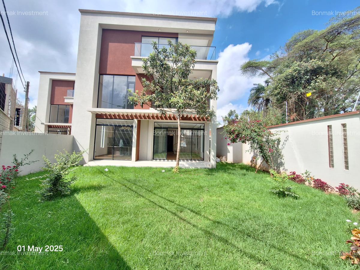5 Bed Townhouse with En Suite at Lavington Green - 1