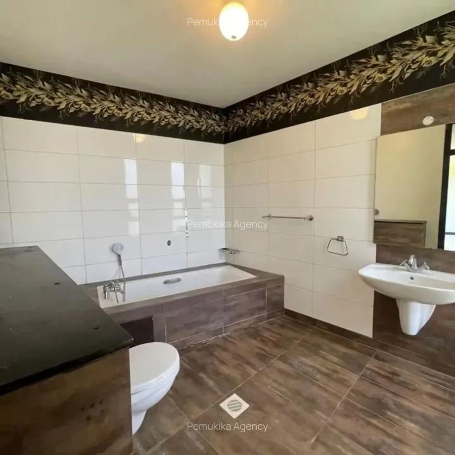 5 Bed Townhouse with En Suite in Karen - 4