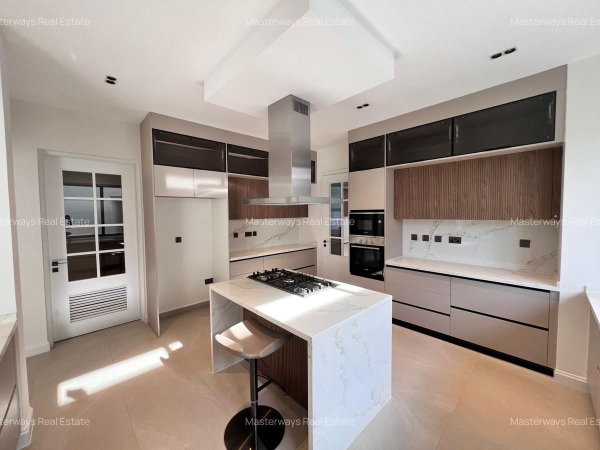 5 Bed Villa with En Suite in Runda - 8