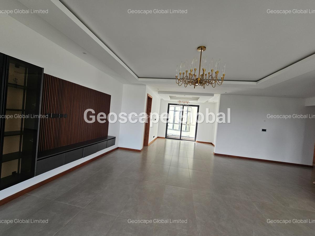 4 Bed Apartment with En Suite in Riverside - 6