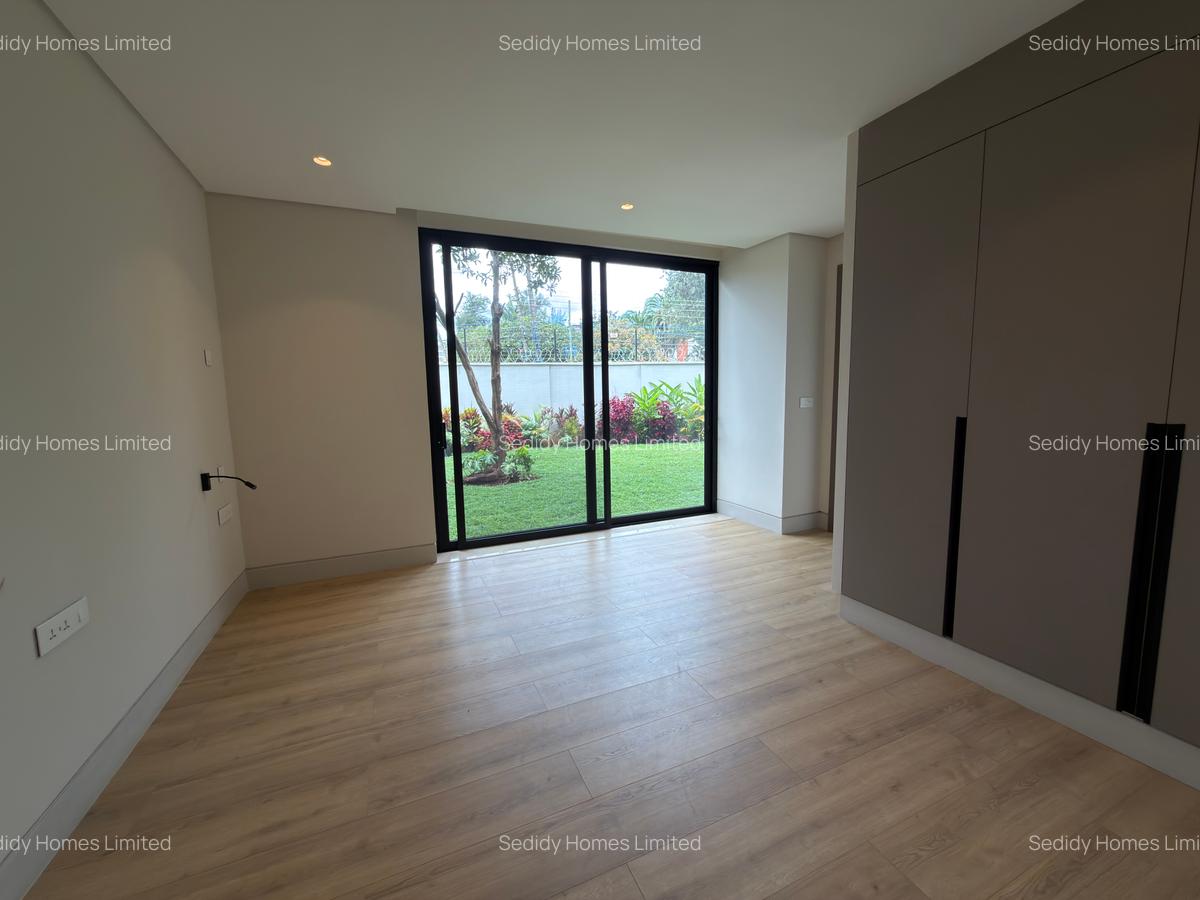 5 Bed Villa with En Suite in Westlands Area - 14