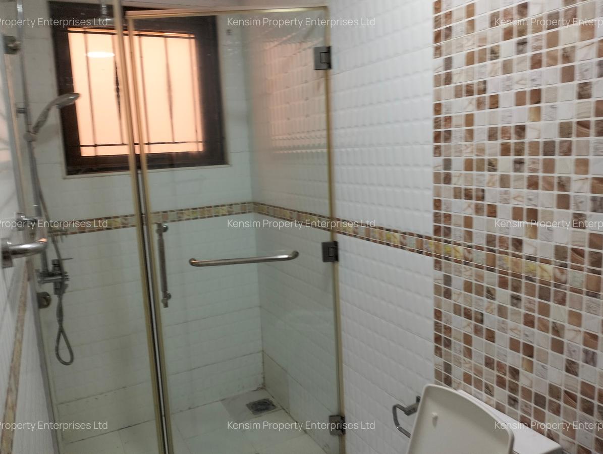 5 Bed Townhouse with En Suite in Lavington - 12