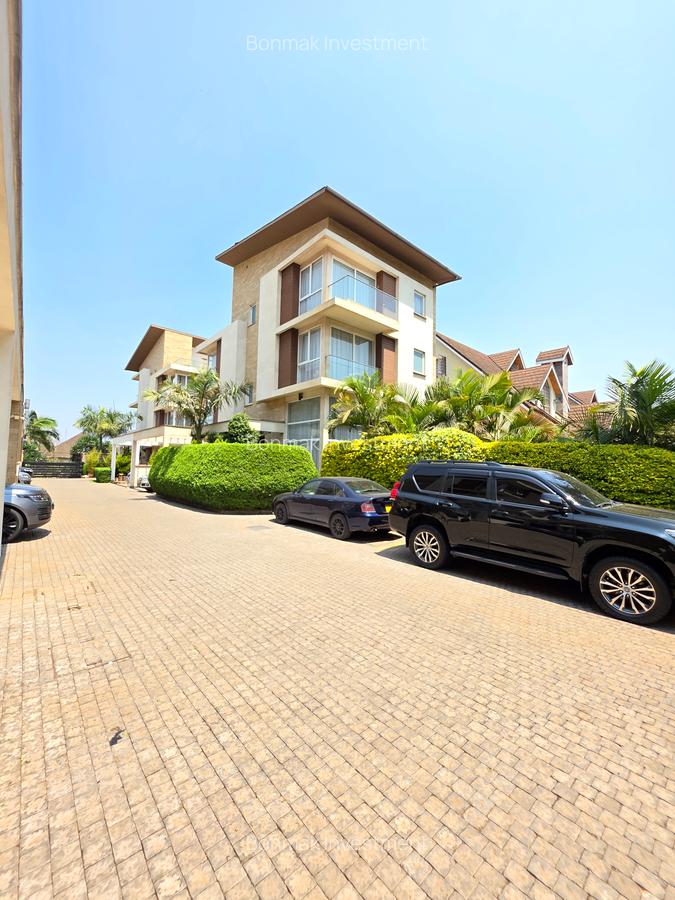 4 Bed Townhouse with En Suite at Lavington Green - 2