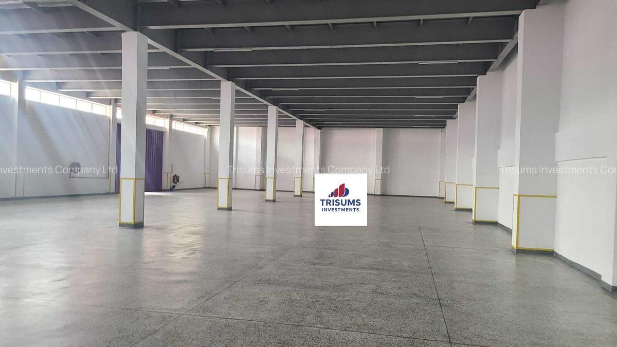 17,000 ft² Warehouse with Fibre Internet in Industrial Area - 5