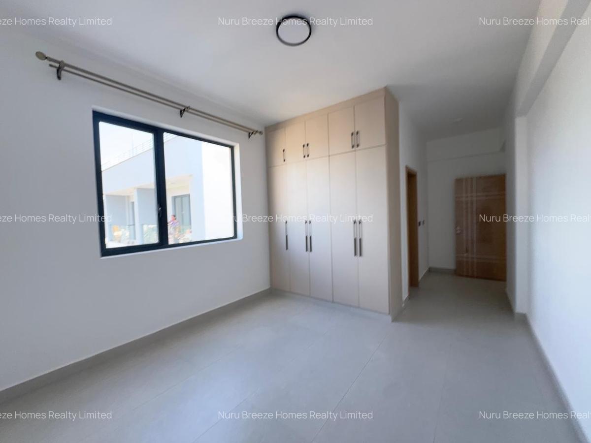 3 Bed Apartment with En Suite in Brookside - 8