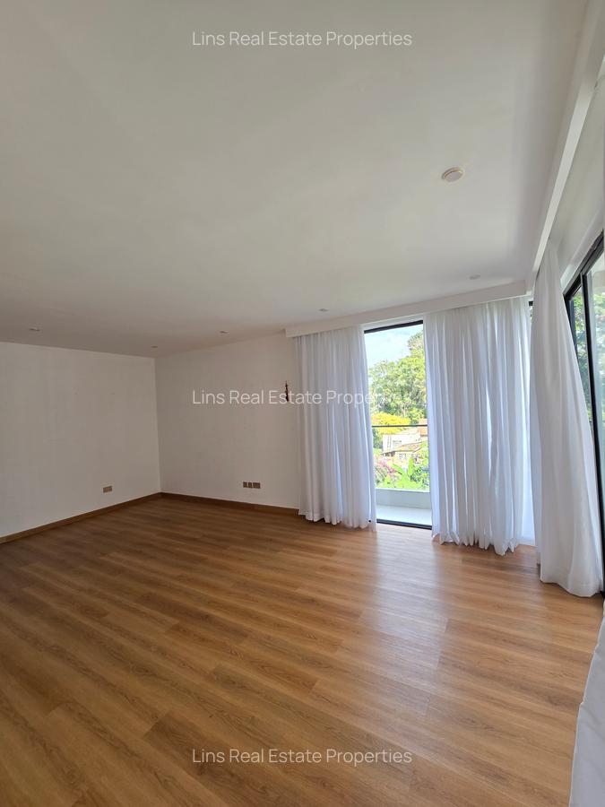 5 Bed Townhouse with En Suite in Lavington - 9
