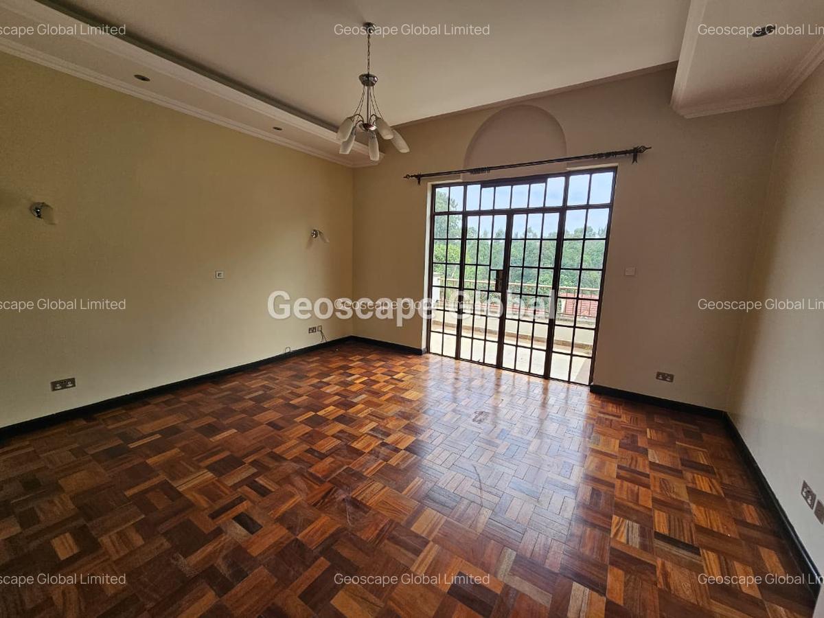 4 Bed House with En Suite in Rosslyn - 14