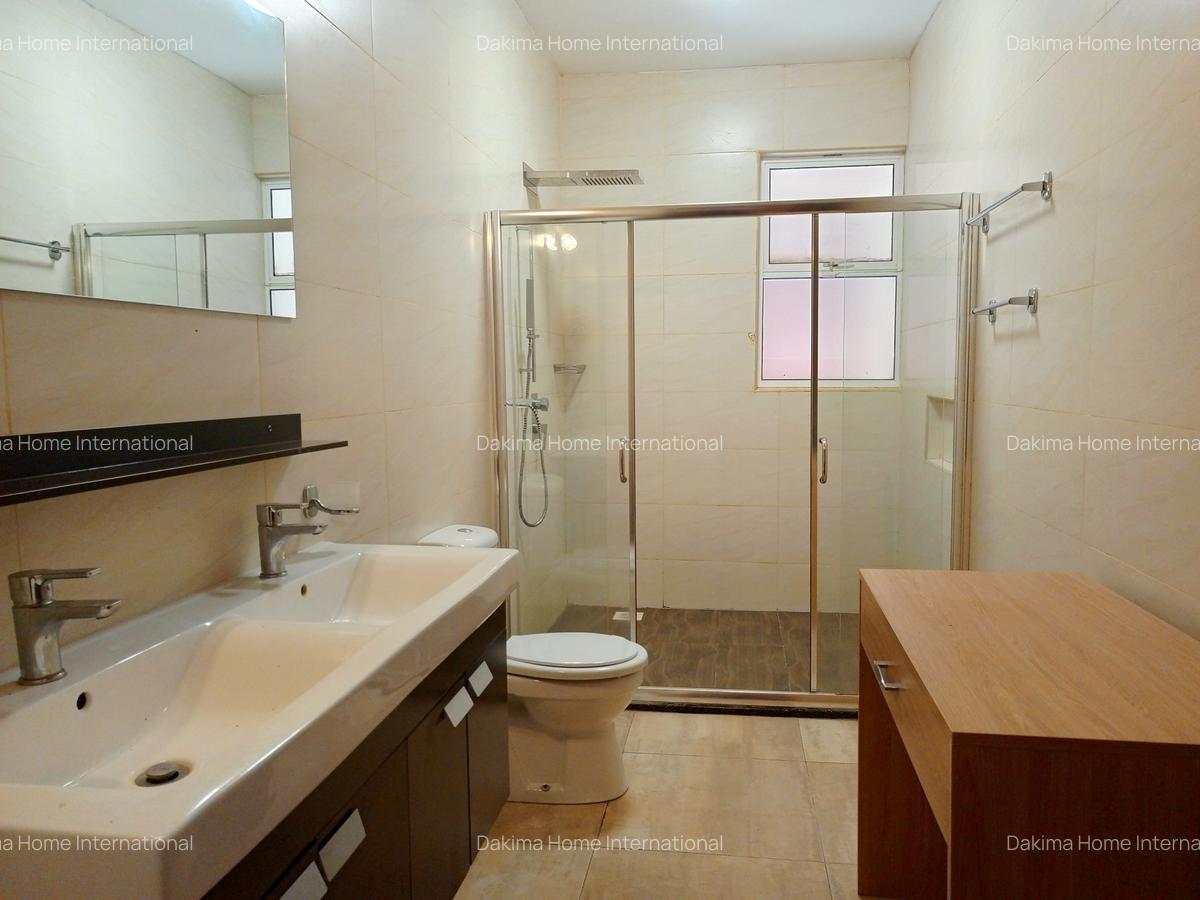 4 Bed Apartment with En Suite in General Mathenge - 12