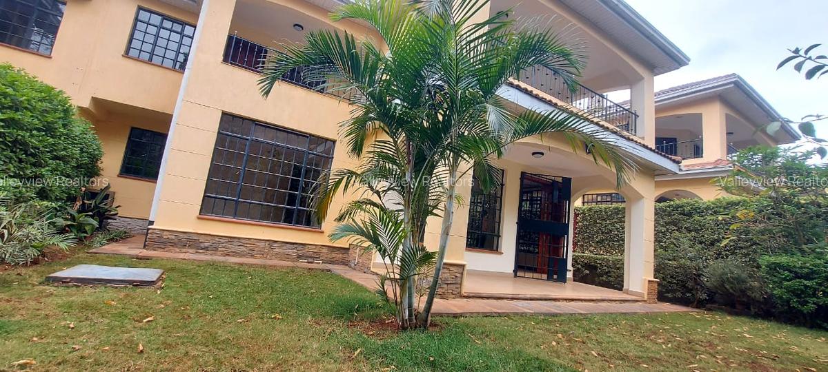 4 Bed Townhouse with En Suite at Lavington - 3