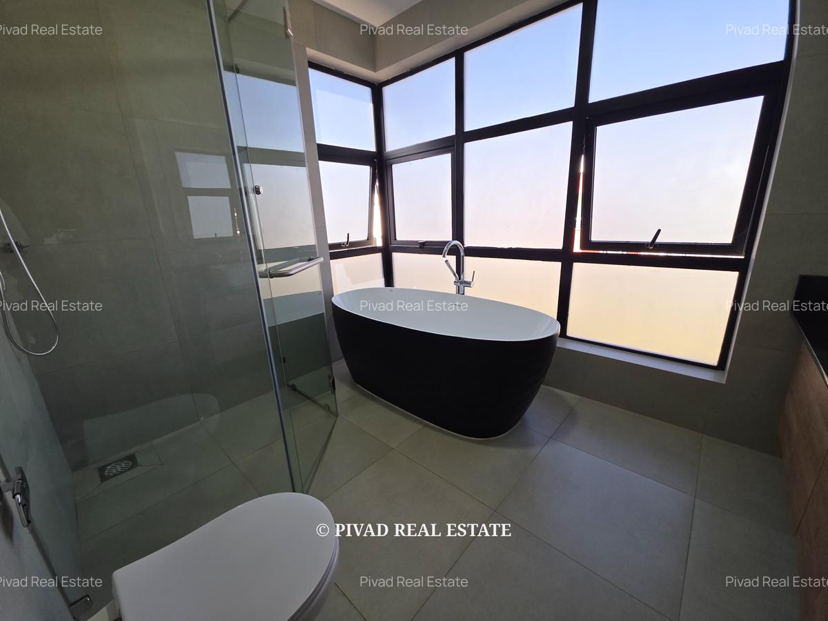 4 Bed Townhouse with Swimming Pool in Membley - 8