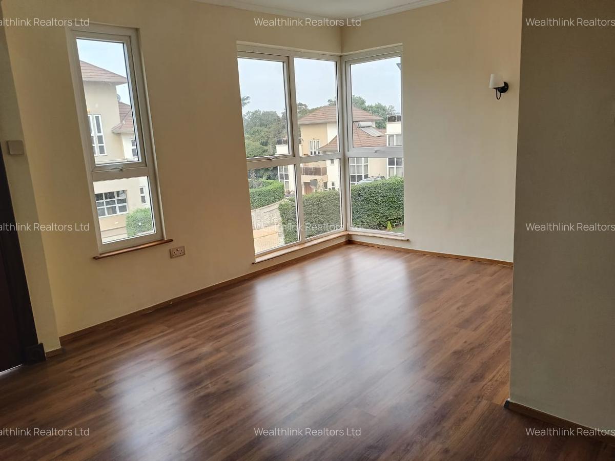 4 Bed Townhouse with En Suite at Iguta Paradise - 10