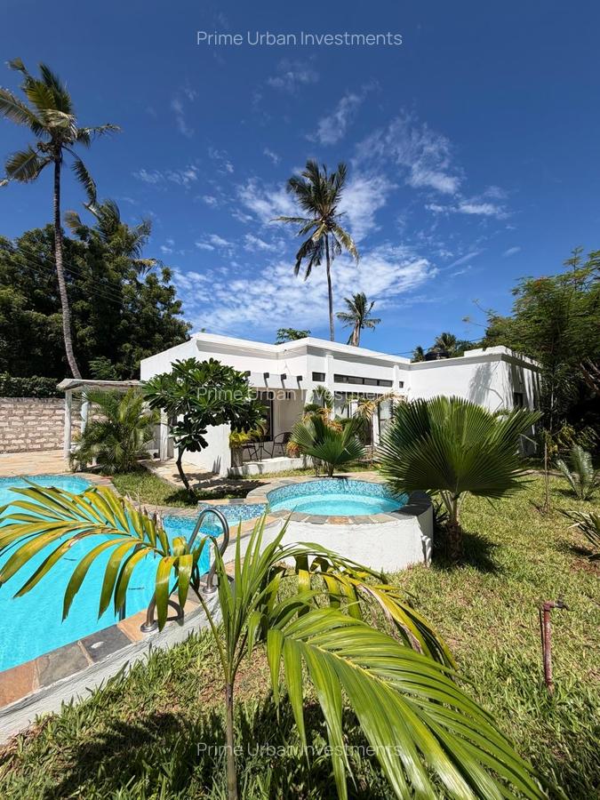 4 Bed House with En Suite at Watamu Beach - 17